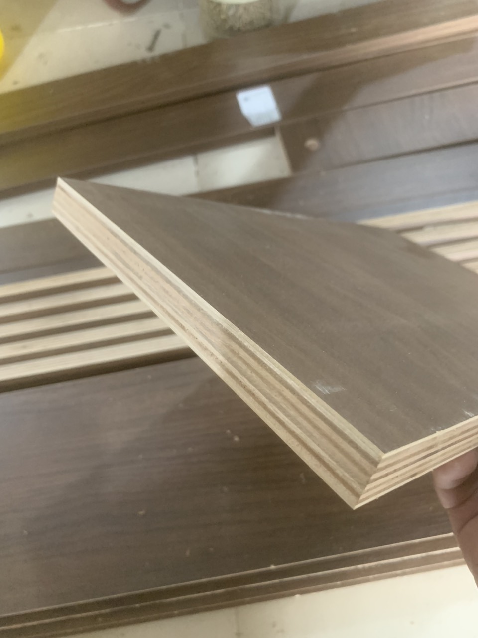 Plywood &ndash; 1 d&ograve;ng cốt rất th&acirc;n thiện sức khoẻ v&agrave; độ bền cực cao, chịu ẩm v&agrave; chịu nước tốt